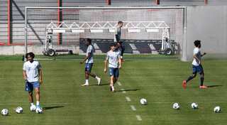 Calls for footballers to wear masks if Bundesliga returns