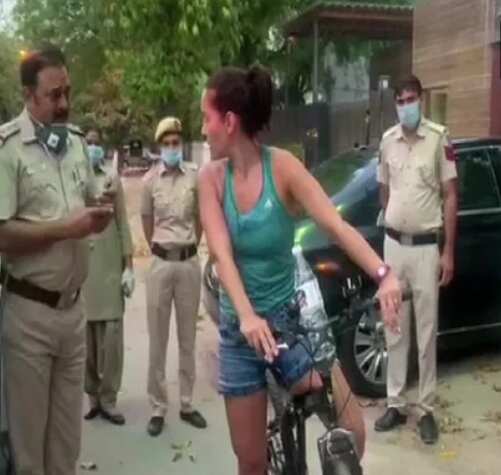 Woman from Uruguay flouts coronavirus lockdown rules in Delhi, fights with cops Woman from Uruguay flouts coronavirus lockdown rules in Delhi, fights with cops
