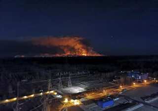 Ukraine: Blazing inferno comes dangerously near to Chernobyl site