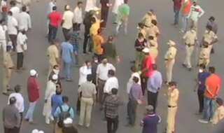 Migrant workers defy lockdown in Mumbai, demand they be sent to native places