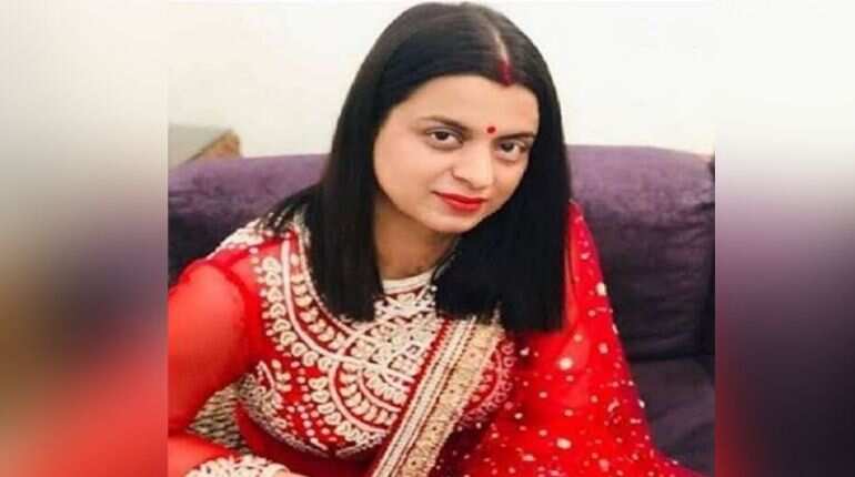 Kangana Ranaut's sister Rangoli Chandel's Twitter account suspended over tweets on Moradabad stone pelting case Kangana Ranaut's sister Rangoli Chandel's Twitter account suspended over tweets on Moradabad stone pelting case
