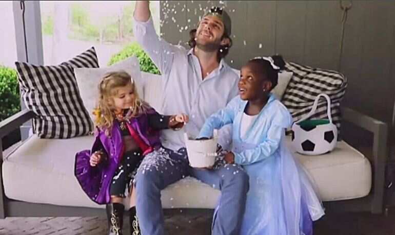 Thomas Rhett, daughters perform song from 'Frozen' for 'Disney Singalong Special'