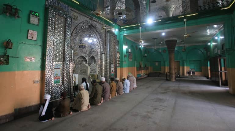 Pakistan lifts limit on mosque congregations as Muslim holy month approaches Pakistan lifts limit on mosque congregations as Muslim holy month approaches