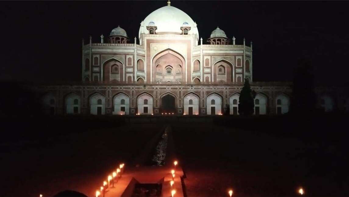 Humayun Tomb showing ray of light