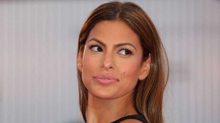 Eva Mendes took time off social media after daughter told her she 'was on the phone too much' Eva Mendes took time off social media after daughter told her she 'was on the phone too much'