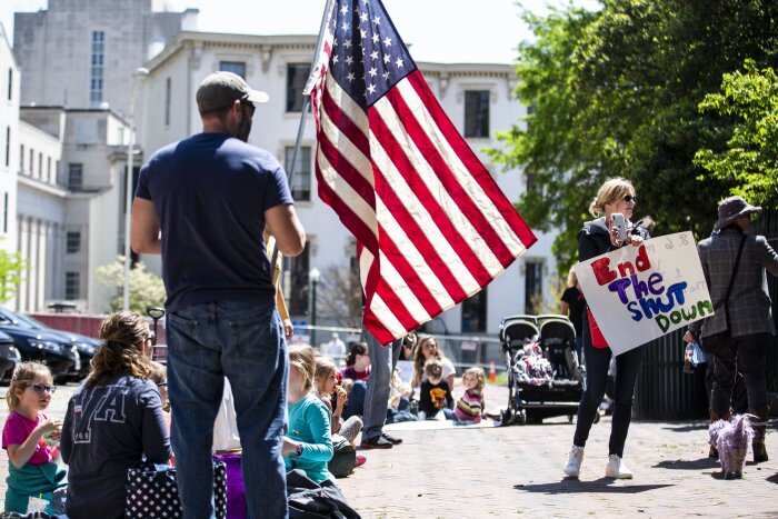 US COVID-19 death toll tops 42,000; cases surpass 7,80,000