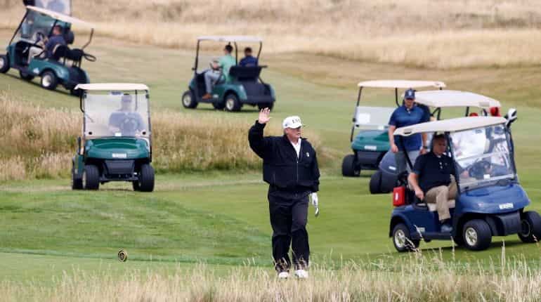 Trump fumes at media over golf outing amid COVID-19 crisis