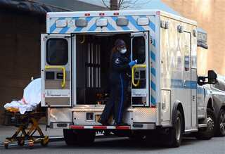 US again reports over 2,000 coronavirus deaths in 24 hrs; toll tops 63,000