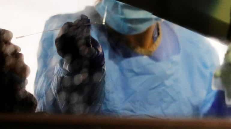 COVID-19 death toll touches 779 as number of cases rises to 24,942 in India COVID-19 death toll touches 779 as number of cases rises to 24,942 in India