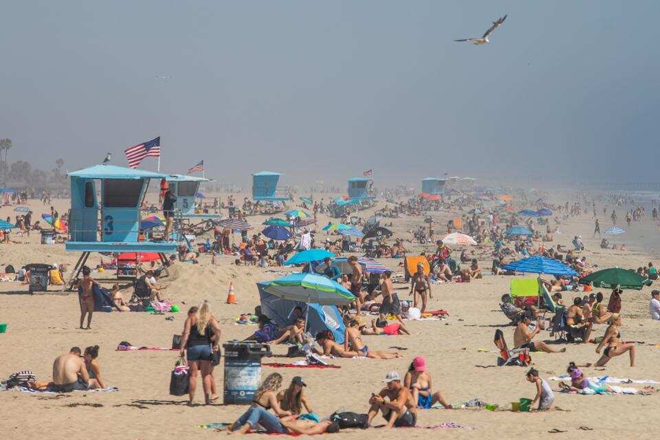 Thousands pack Southern California beaches despite coronavirus concerns Thousands pack Southern California beaches despite coronavirus concerns