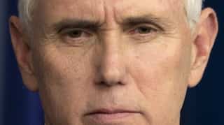 US vice-president Mike Pence does the contrary! Visits clinic without wearing mask