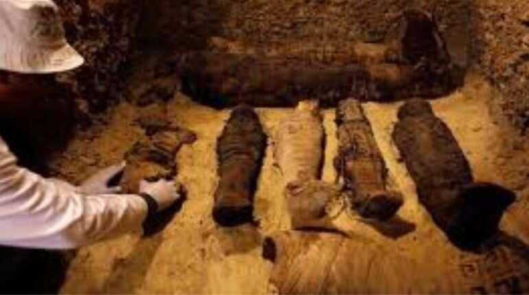 Mummies found in a burial shaft in Egypt Mummies found in a burial shaft in Egypt