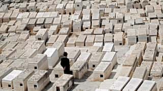 Even in the pandemic, Jews flown to Jerusalem for burial
