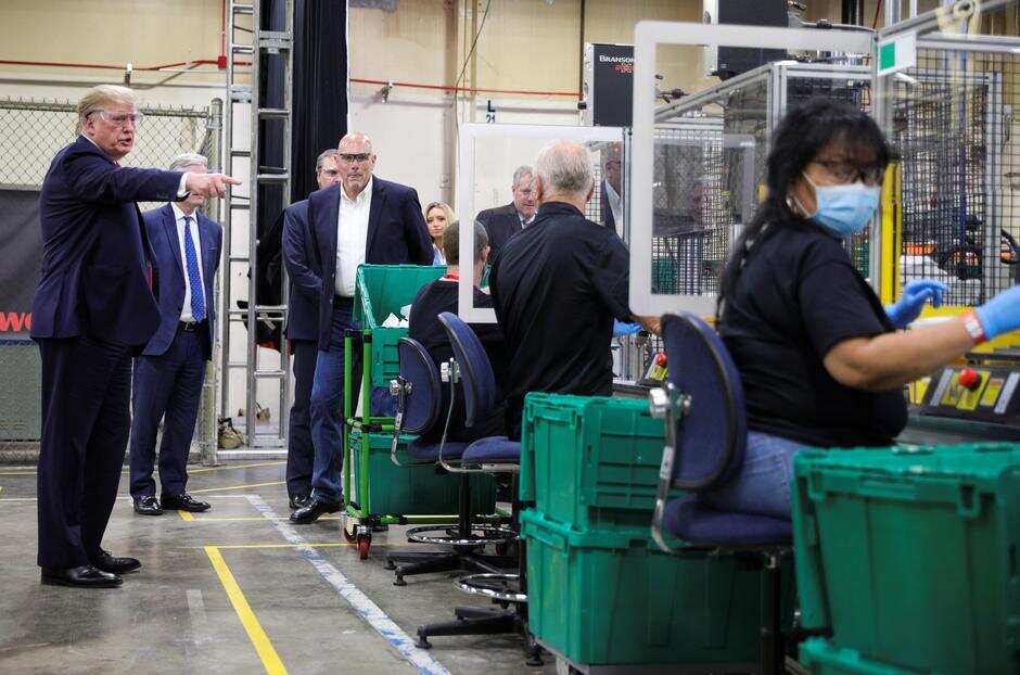 Trump tours a new face-mask factory without wearing one himself!