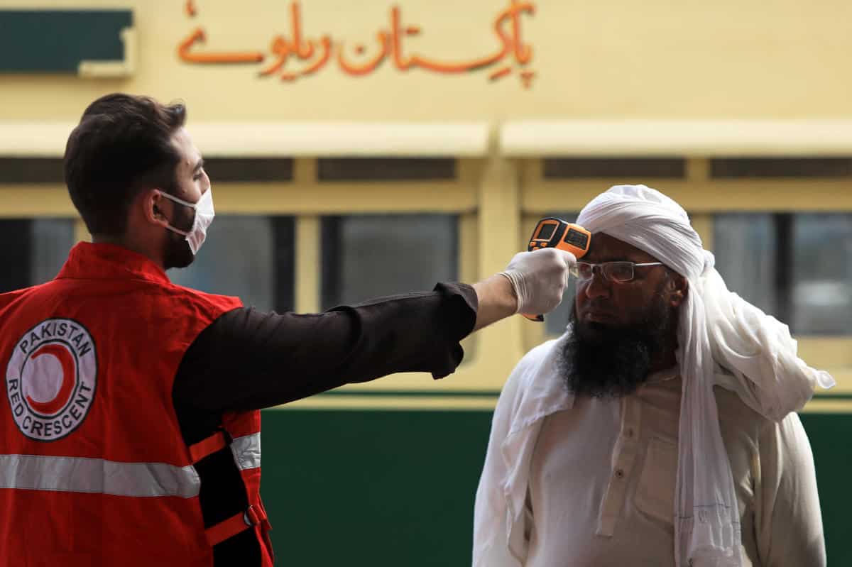 Pakistan reports record 40 deaths in single day, coronavirus cases jump to 22,413 Pakistan reports record 40 deaths in single day, coronavirus cases jump to 22,413