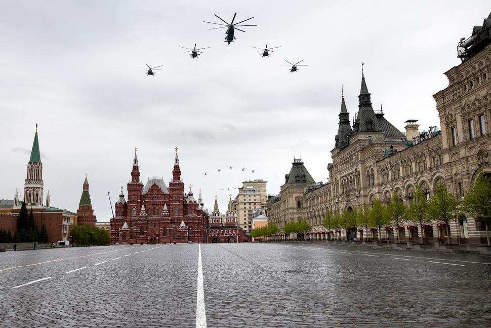 Top 10 world news today: Russia marks Victory Day, US to ban work-based visas and more Top 10 world news today: Russia marks Victory Day, US to ban work-based visas and more