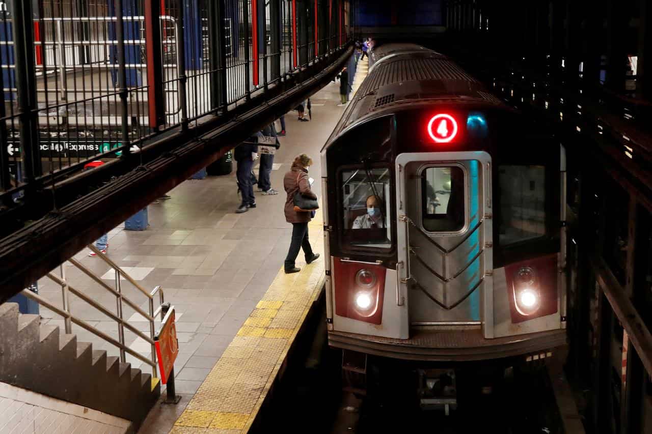 Buses offered to homeless for shelter during nightly NYC subway closure Buses offered to homeless for shelter during nightly NYC subway closure