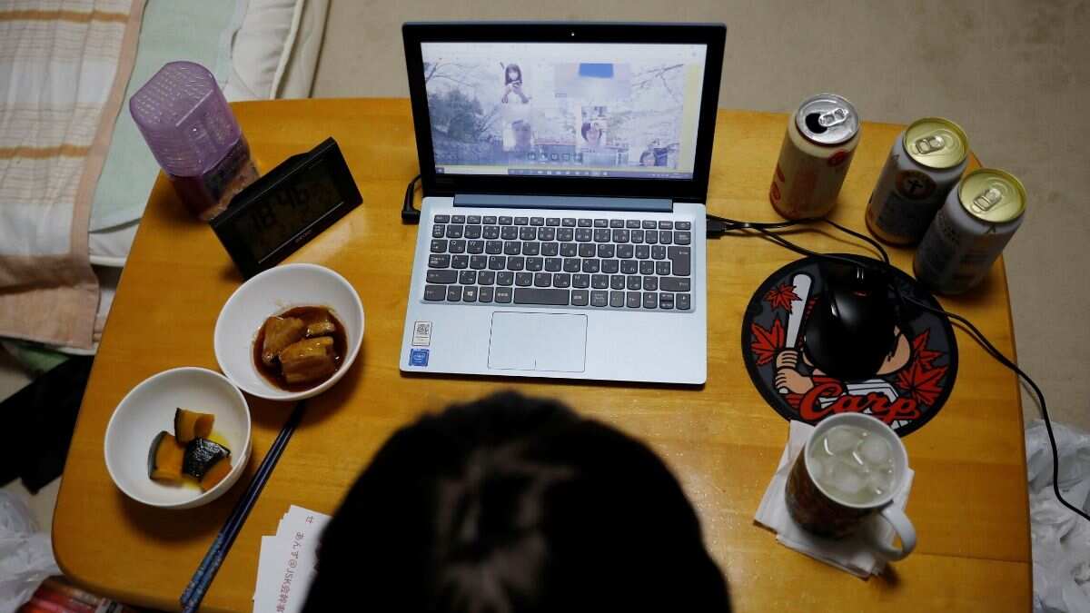 Japanese online drinking party service becomes sensational hit amid virus lockdown Japanese online drinking party service becomes sensational hit amid virus lockdown