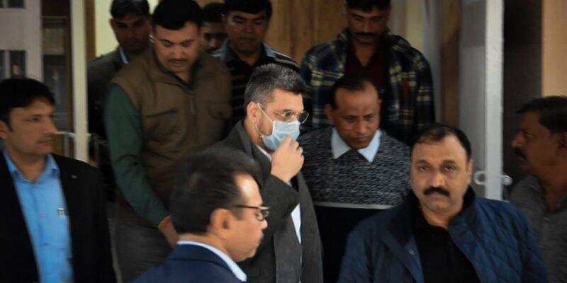 Match fixing scandal: SC notice to Sanjeev Chawla on plea challenging bail granted to him Match fixing scandal: SC notice to Sanjeev Chawla on plea challenging bail granted to him