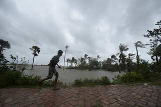 Cyclone Amphan makes landfall in West Bengal, devastates coastal areas