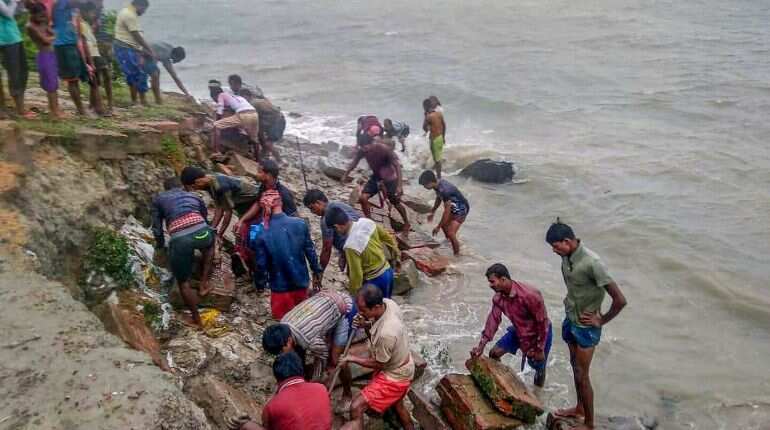 At least 17 people killed as Cyclone Amphan tears into India, Bangladesh coasts At least 17 people killed as Cyclone Amphan tears into India, Bangladesh coasts