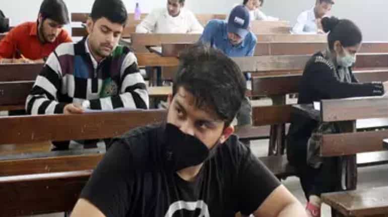 Delhi University students protest against online exams; '#DUWithSolutions' trends on twitter Delhi University students protest against online exams; '#DUWithSolutions' trends on twitter