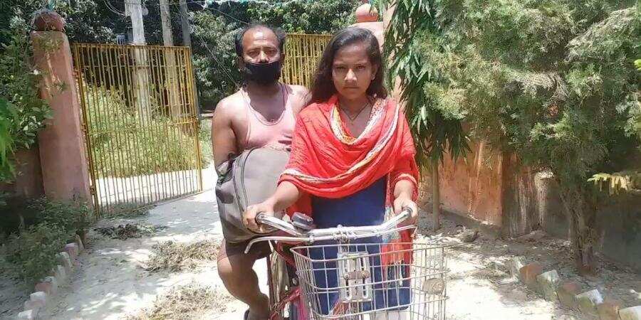 Cycling federation invites Bihar girl, who cycled down 1200km carrying father, for trial Cycling federation invites Bihar girl, who cycled down 1200km carrying father, for trial
