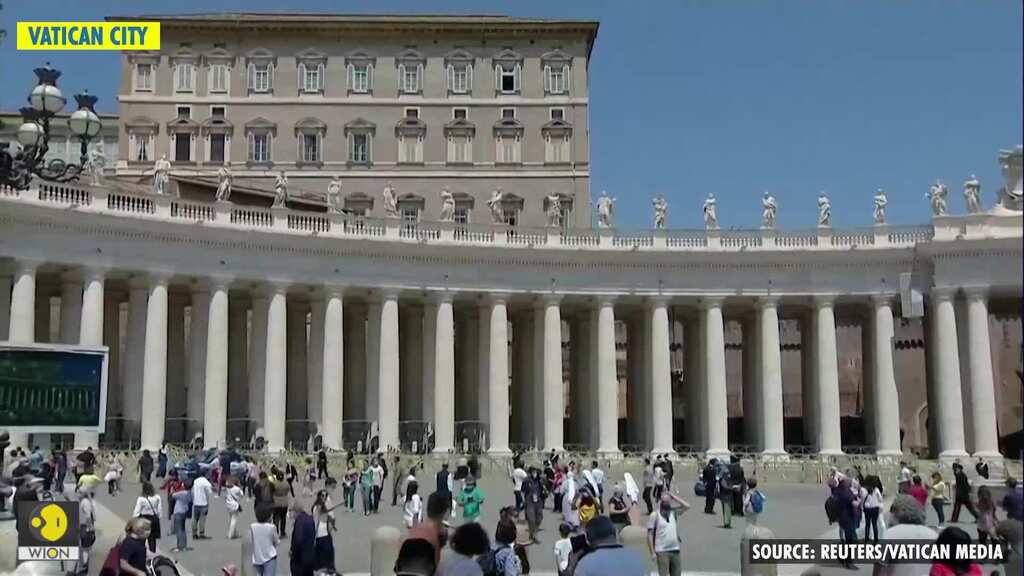 Faithful return to re-opened St. Peter's Square for papal blessing