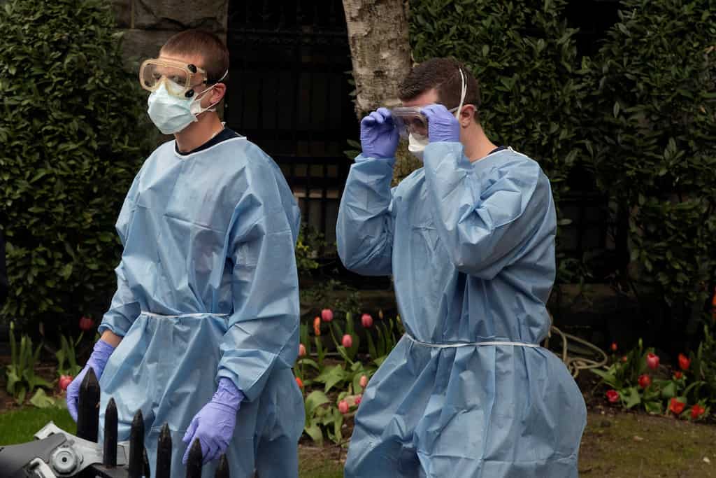 US marks second day with over 70,000 new coronavirus cases, 1,000 deaths