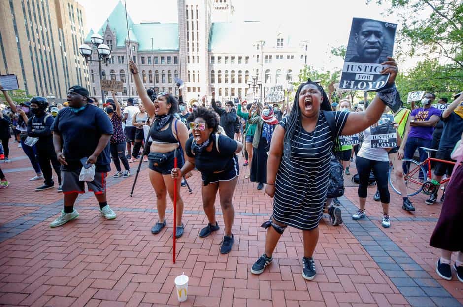 Violence grips Minneapolis for the third consecutive night