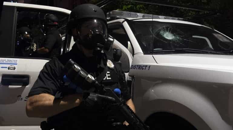 Police make mass arrests at protest against oil pipeline in US