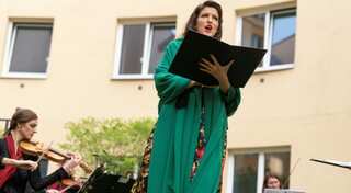 Opera returns to Vienna with hotel 'window concert'