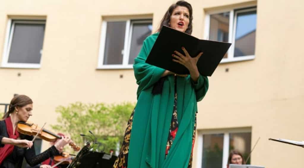 Opera returns to Vienna with hotel 'window concert'