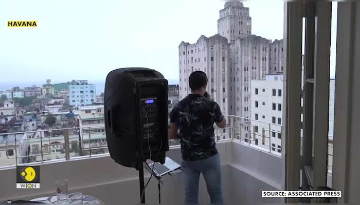 Opera singer performs from his balcony in Havana