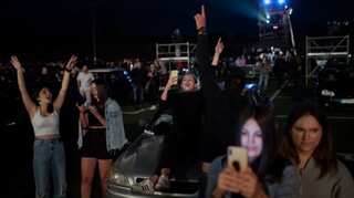 5,000 music fans have COVID tests before non-distanced concert in Barcelona