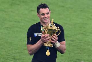 All Black legend Carter in shock Super Rugby comeback