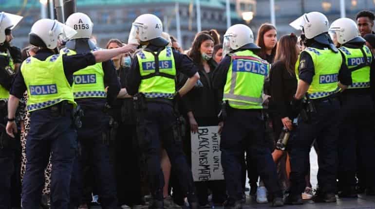 Sweden urges its demonstrating citizens to take it on internet rather than coming out on streets