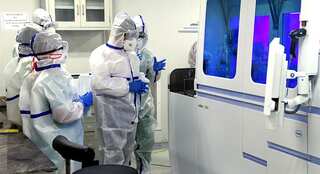 Delhi woman alleges coronavirus positive father died due to delay in treatment