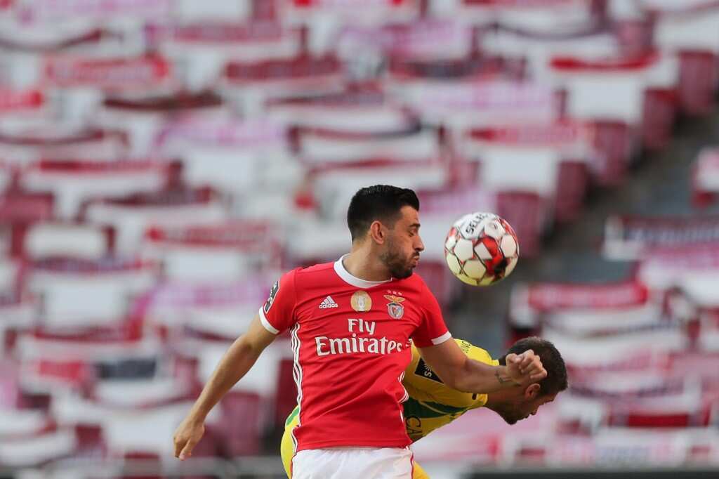 Benfica bus stoned after first game back, two players injured
