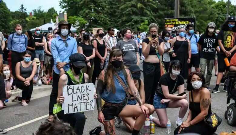 'NO KNEELING': Trump criticises anti-racism protests during US anthem 'NO KNEELING': Trump criticises anti-racism protests during US anthem