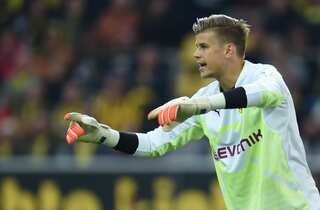 Australia keeper Langerak tests positive for COVID-19 in Japan