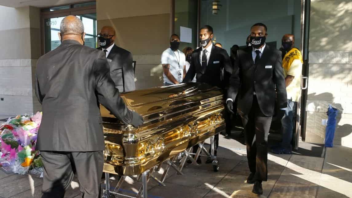 People mourn Floyd at visitation