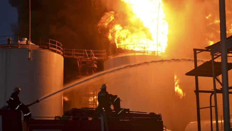 4 killed and several injured in fire at oil depot in Pakistan 4 killed and several injured in fire at oil depot in Pakistan