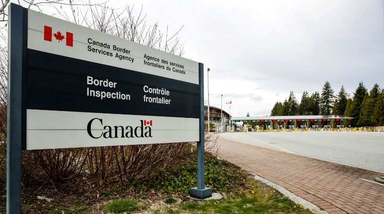 Canada to reopen borders for students and couples