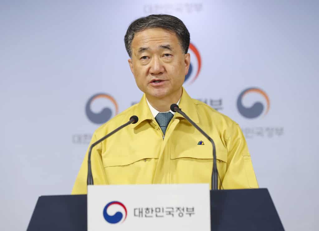 South Korea extends guidelines to contain the COVID-19 spread