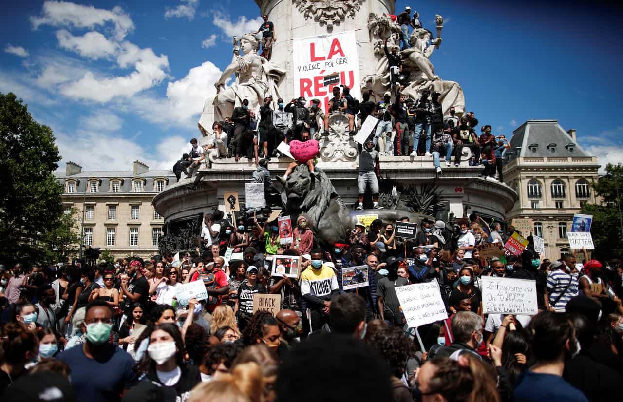 Anti-racism protesters clash with police in Paris Anti-racism protesters clash with police in Paris