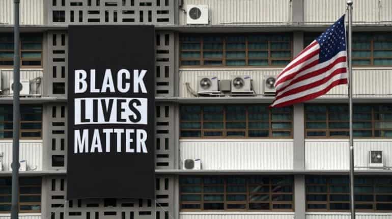 US embassy in South Korea takes down Black Lives Matter banner US embassy in South Korea takes down Black Lives Matter banner