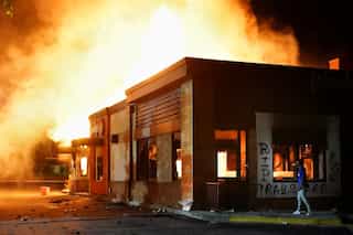 Protesters burn down Wendy's in Atlanta after police shooting