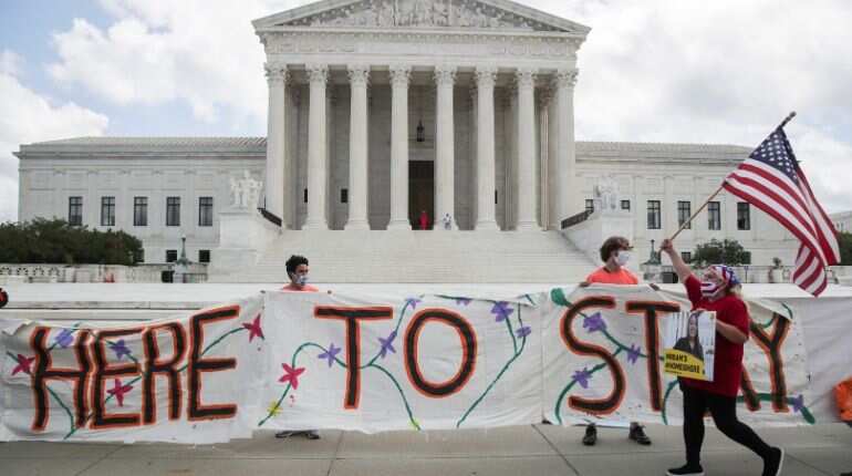 US Supreme Court blocks Trump from ending DACA immigrant program US Supreme Court blocks Trump from ending DACA immigrant program