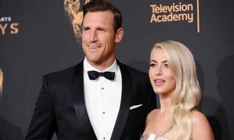 Julianne Hough feeling super upset amid divorce from Brooks Laich: Report